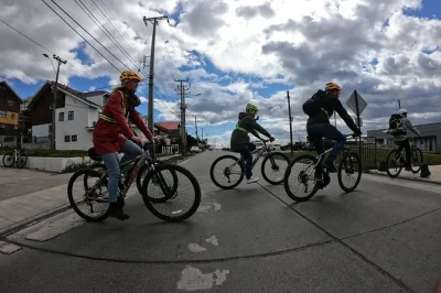 Discover punta arenas by bike with local guides. visit colorful neighborhoods, urban art, and hidden city corners on this authentic cycling tour.