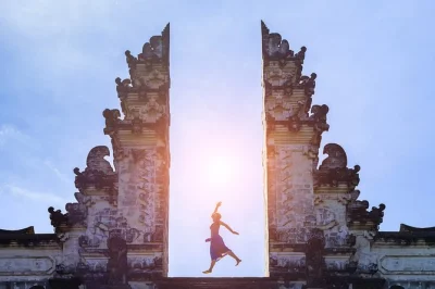 Buchen sie eine bali instagram tour zum lempuyang-tempel, tirta gangga, tukad cepung wasserfall, mt. batur und der tegalalang reisterrasse. privater fahrer & mittagessen inklusive.