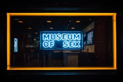 Conheça o museum of sex em nova york com entrada para o super funland. curta exposições interativas, jogos e brinquedos. garanta seu ingresso agora.