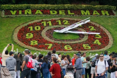 Experience valparaiso’s hills, viña del mar’s beaches, and a casablanca valley wine tasting with a local guide. includes hotel pickup and drop-off.