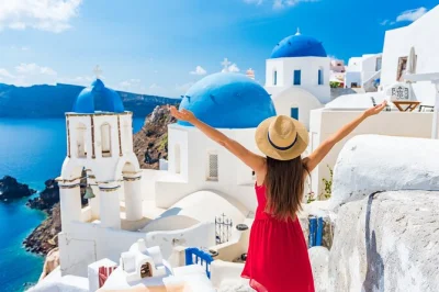 See santorini’s villages, oia, and perivolos beach with a local guide. includes pickup at the cable car station and return on time. book now.