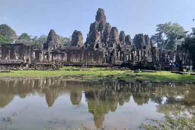 Explorez angkor wat, bayon, ta prohm, banteay srei & beng mealea lors d’une visite privée de 2 jours avec prise en charge à l’hôtel. découvrez des temples cachés et évitez la foule.