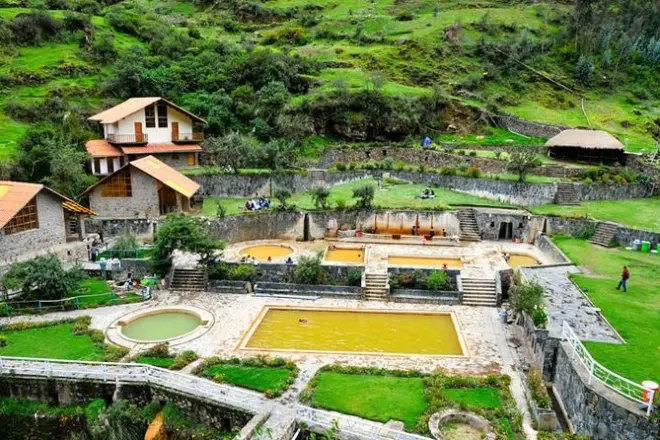 Baños incas y manantiales termales en el valle de Lares