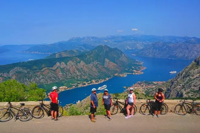 Funivia e e-bike a Njegos Mausoleum: Viste sulla baia di Kotor