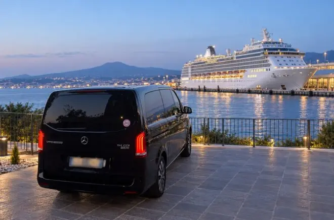 Siena e San Gimignano saindo de Livorno: Tour privado de minivan