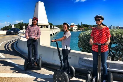 Erlebe miami beach auf dem segway: entdecke die art deco hotels, cruise entlang der millionaire's row und genieße den blick auf star island mit guide. inkl. training, ausrüstung, wasser & gebühren.