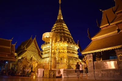 Erlebe die geheimnisvollen wat umong tunnel, den versteckten palad tempel und die stimmungsvolle mönch-gesangszeremonie bei doi suthep in chiang mai. inkl. hoteltransfer, privatem guide und transport