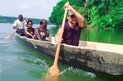 Discover bini lagune near abidjan with a local guide—enjoy a 7km hike, ivorian lunch by the lagoon, and optional canoe ride. includes private transport and drinks.
