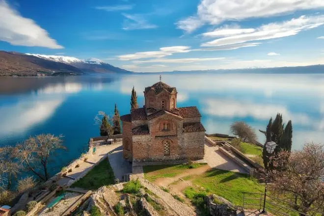 Tour privato a Ohrid da Skopje: Centro storico, lago e chiese