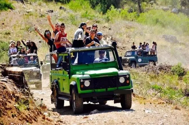 Safari de jeep nas montanhas Taurus com vila e banho no rio
