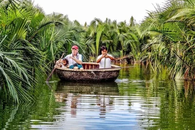 Descubra a charmosa hoi an, aprenda a cozinhar com moradores e pesque caranguejos em barcos cestos. inclui almoço, traslado e guia em inglês.