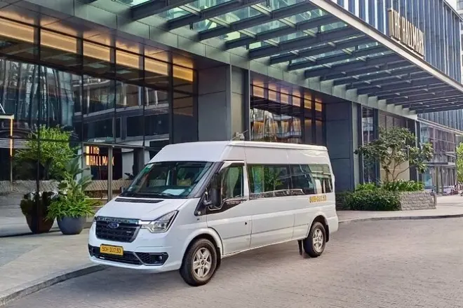 Traslado privado de Ninh Binh a Phong Nha: 8 horas en auto