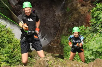 La Fortuna rafting e canyoning: Rapel em cachoeiras e corredeiras