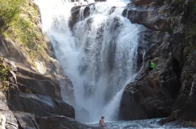 Barton Creek Cave Kanutour mit Big Rock Falls