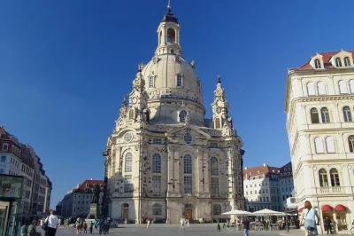 Discover dresden’s old town, zwinger palace, and semper opera house on a private walking tour with a local guide. includes flexible meeting point and custom stops.