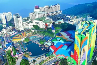 Erlebe batu caves und genting highlands bei einem tagesausflug ab kuala lumpur mit hotelabholung, lokalem fahrer und hin- und rückfahrt mit der seilbahn. inklusive stopp auf der erdbeerfarm.