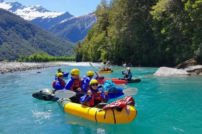 Erlebe den matukituki river bei wanaka mit einem lokalen guide, genieße ein picknick am fluss und bewundere die gletscherkulisse. shuttle, ausrüstung und fotos inklusive.