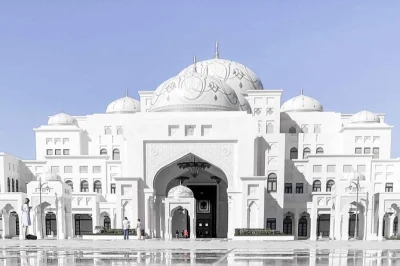 Erleben sie das qasr al watan in abu dhabi mit flexibler eintrittskarte. entdecken sie prächtige säle, die geschichte der vae und das präsidentenpalais ganz entspannt in ihrem tempo.