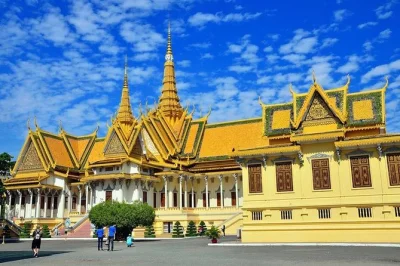 Experience phnom penh’s royal palace, silver pagoda, and the sobering killing fields with a local guide. includes hotel pickup, entry fees, and lunch at a local spot.