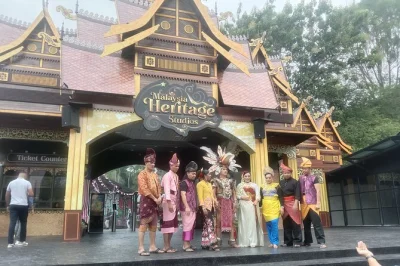 Erlebe malakkas dutch square, jonker walk und die straits mosque bei einem privaten tagesausflug mit lokalem guide. inklusive hotel- oder hafenabholung und wasserflasche.