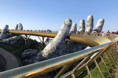 Viaggia da hue a hoi an in auto privata con soste a lang co beach, passo hai van, montagne di marmo e altro. include pick-up in hotel e autista locale.