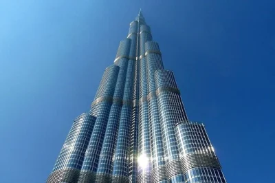 Découvrez le burj khalifa à dubaï avec un billet coupe-file, une visite guidée du sky lounge et une pause gourmande au café. billet d’entrée inclus, prise en charge possible.