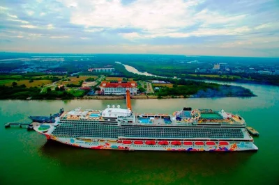 Erleben sie kuala lumpurs top-sehenswürdigkeiten ab port klang: batu caves, petronas towers & little india. private oder gemeinsame tour mit guide, mittagessen und hafenabholung inklusive.