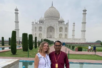Besuchen sie das taj mahal in agra mit bevorzugtem einlass, hotelabholung und privatem guide. entdecken sie das marmormausoleum und erfahren sie die geschichten hinter seiner schönheit.