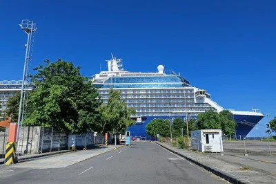 Erleben sie auf einer privaten tagestour ab benoa hafen balis tempel, reisterrassen und wasserfälle. inklusive abholung, guide, eintritt und mittagessen.