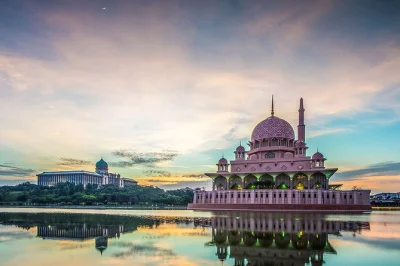 Experience putrajaya’s mosques, government sights, and batu caves with a local guide. includes hotel pickup, private transport, and sightseeing cruise.