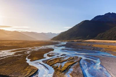 Erleben sie eine geführte tour von lyttelton zum arthur’s pass nationalpark mit besuch einer schaffarm, vormittagstee und fotostopps. abholung am hafen inklusive.