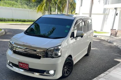 Buchen sie einen privaten mbj-flughafentransfer für eine entspannte, klimatisierte fahrt zu ihrem hotel in montego bay. inklusive wlan, erfrischungen und lokaler inselmusik.