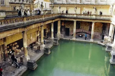 Privater Transfer Heathrow nach Bath mit Meet & Greet Service
