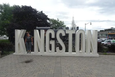 Erkunde kingstons historische altstadt flexibel mit einer interaktiven schnitzeljagd – über 20 spannende aufgaben, mobile nutzung und freier startzeitpunkt.
