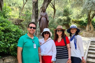 Descubra a tranquila casa da virgem maria perto de Éfeso com guia local, transporte com ar-condicionado, estacionamento incluso e pickup flexível.