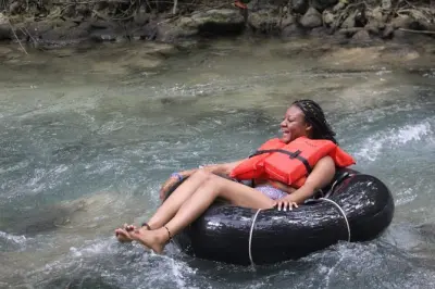 Blue Hole und White River in Ocho Rios: Wandern, Springen, Tubing