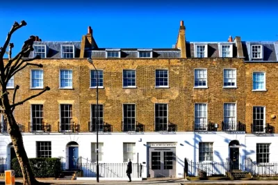 Scopri la storia della comunità ebraica di londra dal medioevo alla seconda guerra mondiale con una guida locale, visite esterne alle sinagoghe e ingresso al museo incluso.