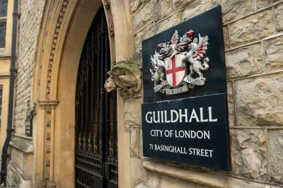 Scopri i luoghi della seconda guerra mondiale a londra con una guida esperta, visita le churchill war rooms e l’imperial war museum. tour privato, biglietti salta fila, opzioni flessibili.