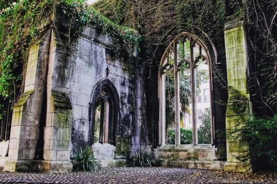 Scopri i segreti di londra con una caccia al tesoro autoguidata nel cuore della city. risolvi indizi, visita angoli nascosti e goditi soste opzionali nei pub. indizi disponibili su mobile.