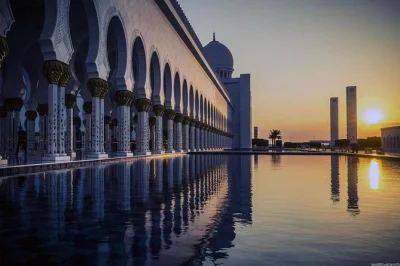 Descubre lo mejor de abu dhabi en un día: visita la gran mezquita sheikh zayed, emirates palace, el heritage village y disfruta de la emoción de ferrari world.