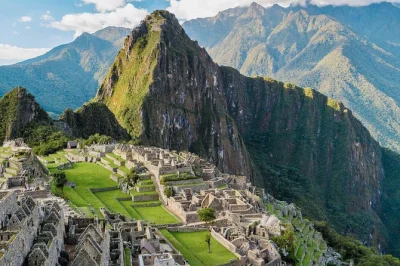 Explora cusco, machu picchu, valle sagrado, lago humantay y montaña de los siete colores en un tour privado de 7 días. incluye hoteles, guías, entradas y traslados.