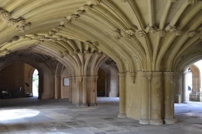 Scopri i luoghi iconici e gli angoli più curiosi di londra a bordo di un black cab privato, accompagnato da una guida esperta del posto. include pickup in hotel e accesso per sedie a rotelle.