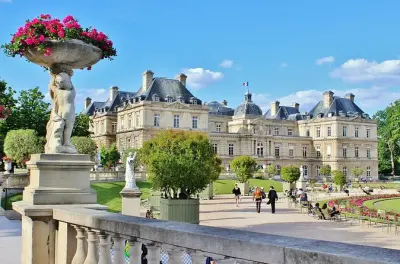 Surprise Walk of Luxembourg with a Local Guide