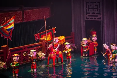 Vivez le spectacle traditionnel des marionnettes sur l’eau au théâtre thang long à hanoï avec billet réservé et entrée rapide. plusieurs horaires disponibles, réservation facile.
