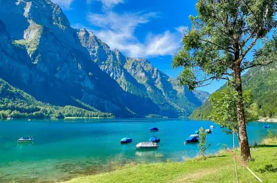 Private Zurich tour: Waterfalls, lakes and chocolate tasting