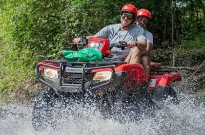 Balade en quad à Guanacaste : Villages, rivières et cascade