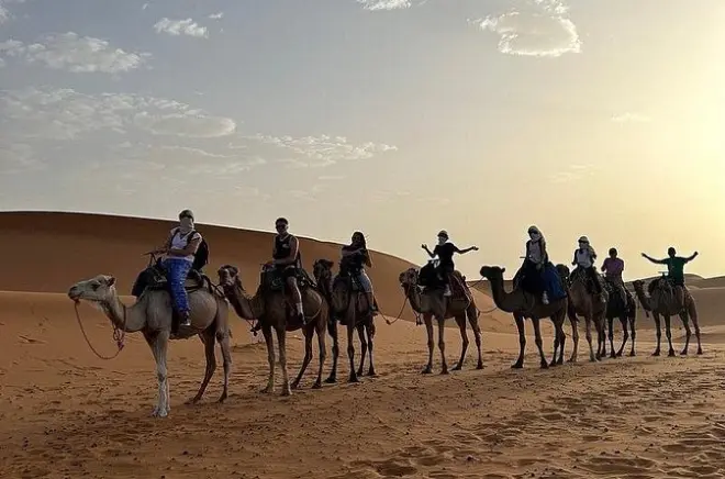 Deserto de Erg Chebbi saindo de Erfoud: Camelo e acampamento