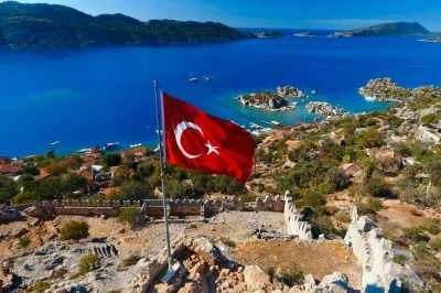 Descubre la ciudad sumergida de kekova, nada en calas tranquilas y explora el pueblo fortificado de kalekoy en un tour privado desde antalya. incluye traslados, almuerzo y equipo de snorkel.