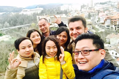 Esplora la romania in 4 giorni con una guida privata—visita il castello di bran, il castello di peles, sighisoara, sibiu e molto altro. itinerario flessibile, trasporti e consigli locali.