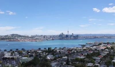 Descubre los barrios históricos, playas urbanas y túneles de north head en auckland con un tour en grupo reducido y guía local. incluye recogida y regreso al hotel céntrico.